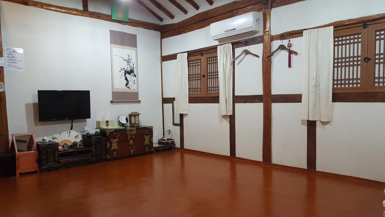 Inyeon Hanok Guesthouse Чонджу Экстерьер фото
